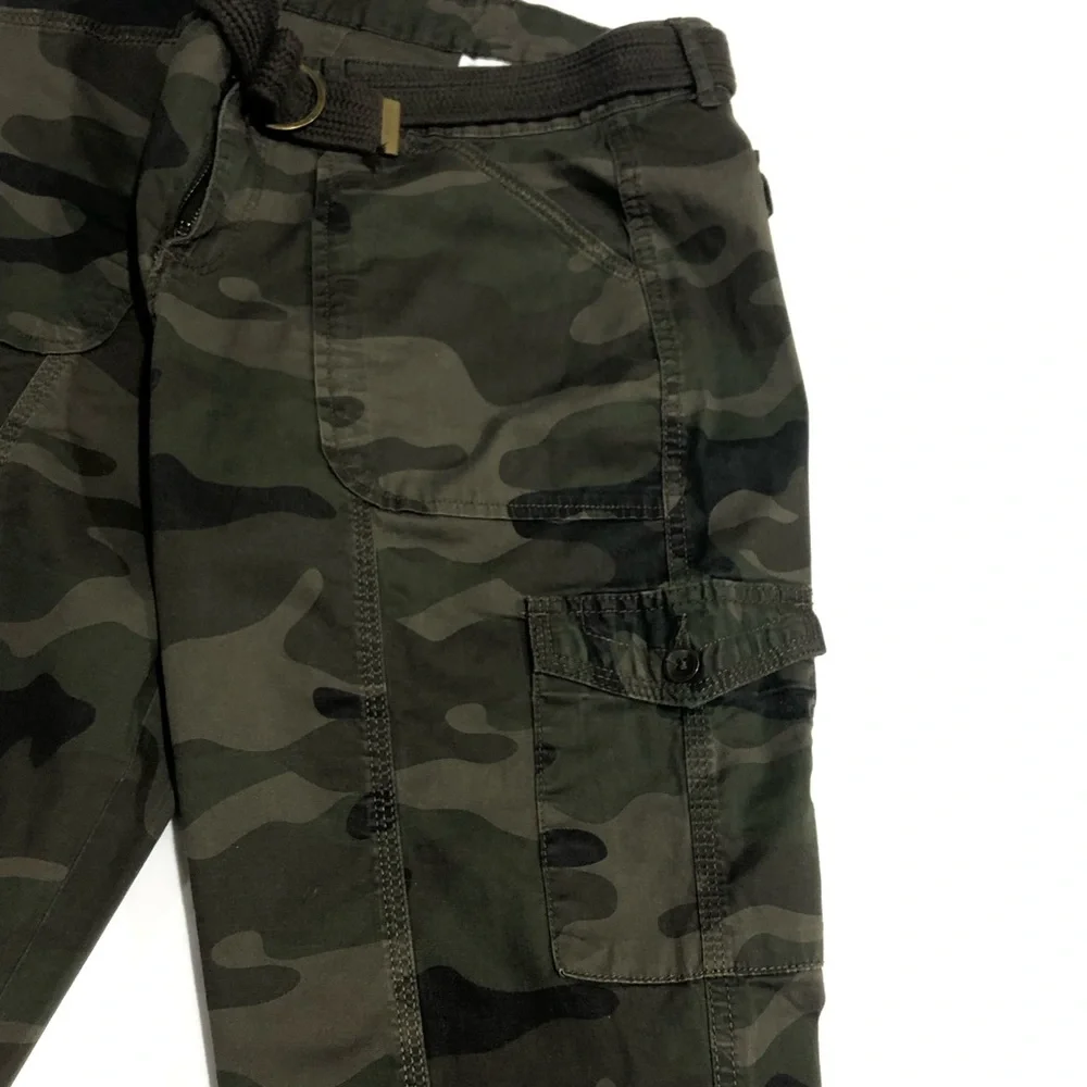 Time and Tru Women's Green Camo Cargo Capri Pants Size 8